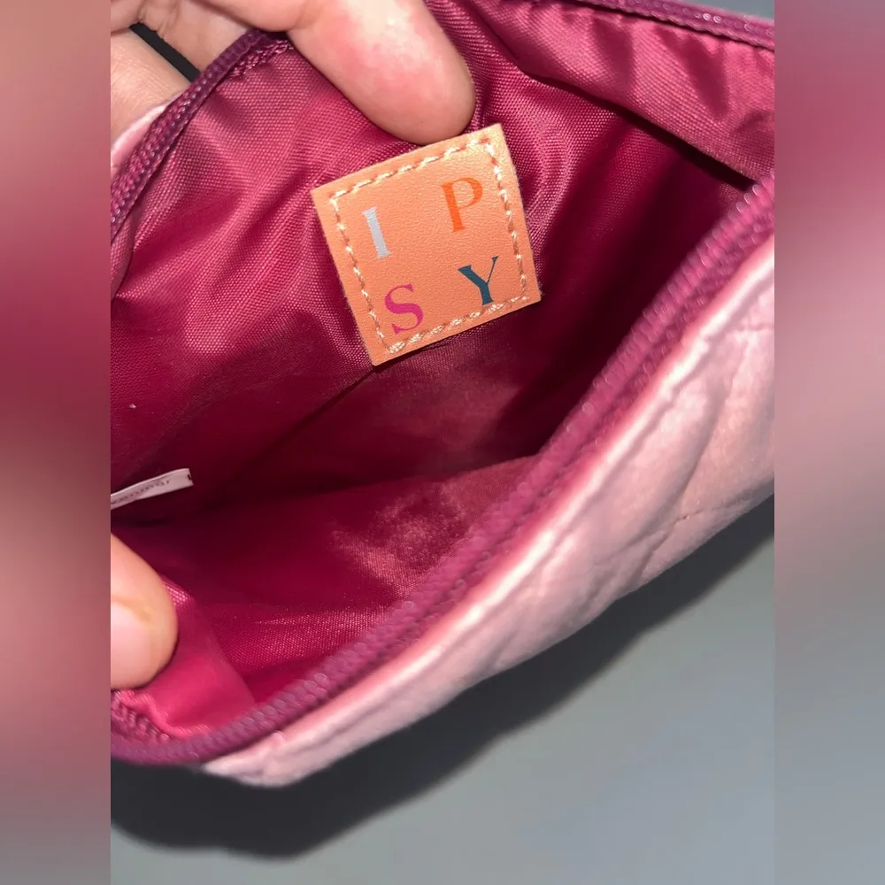 Ipsy Pink Zipper Valentines Day Feb 2020 Quilted Soft Velvet Cosmetic Makeup Bag - Image 8