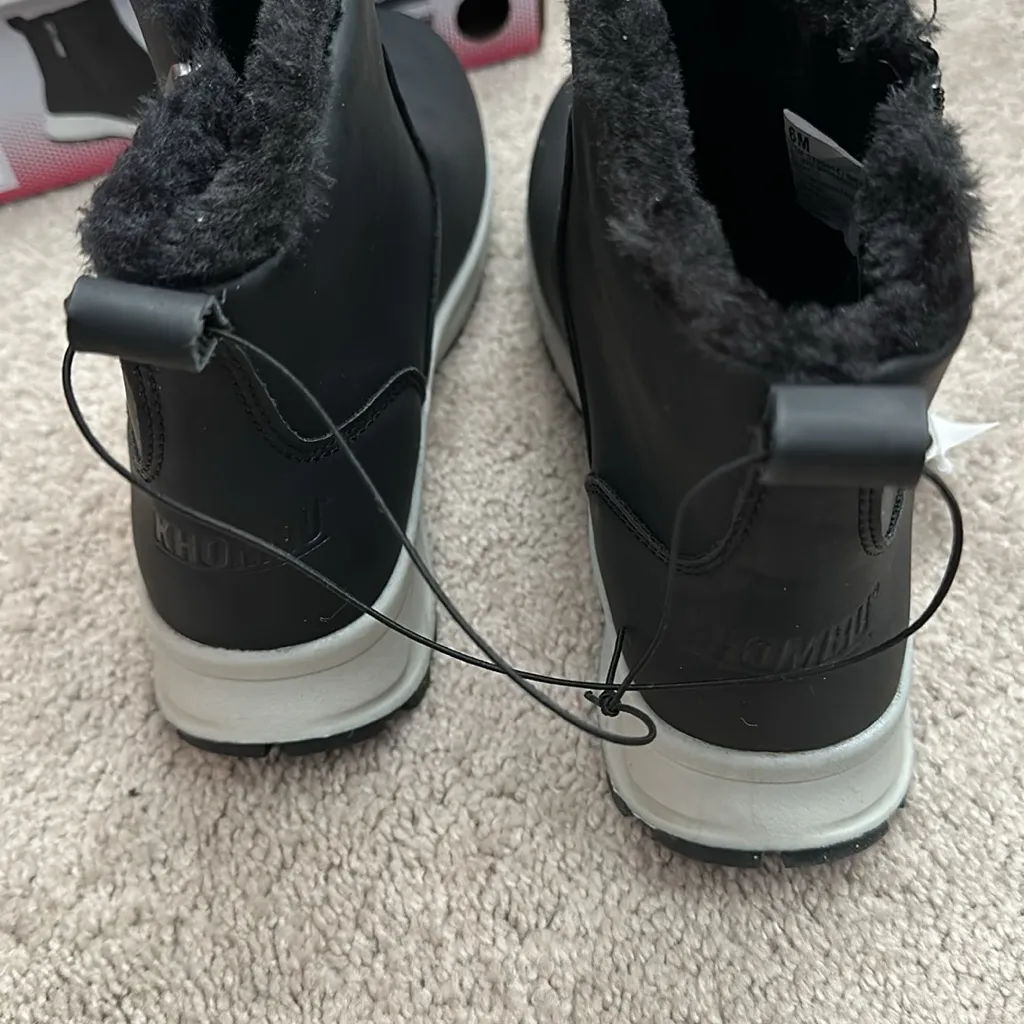 Black side zipper rain and snow boots
Easy to wipe clean - Image 3