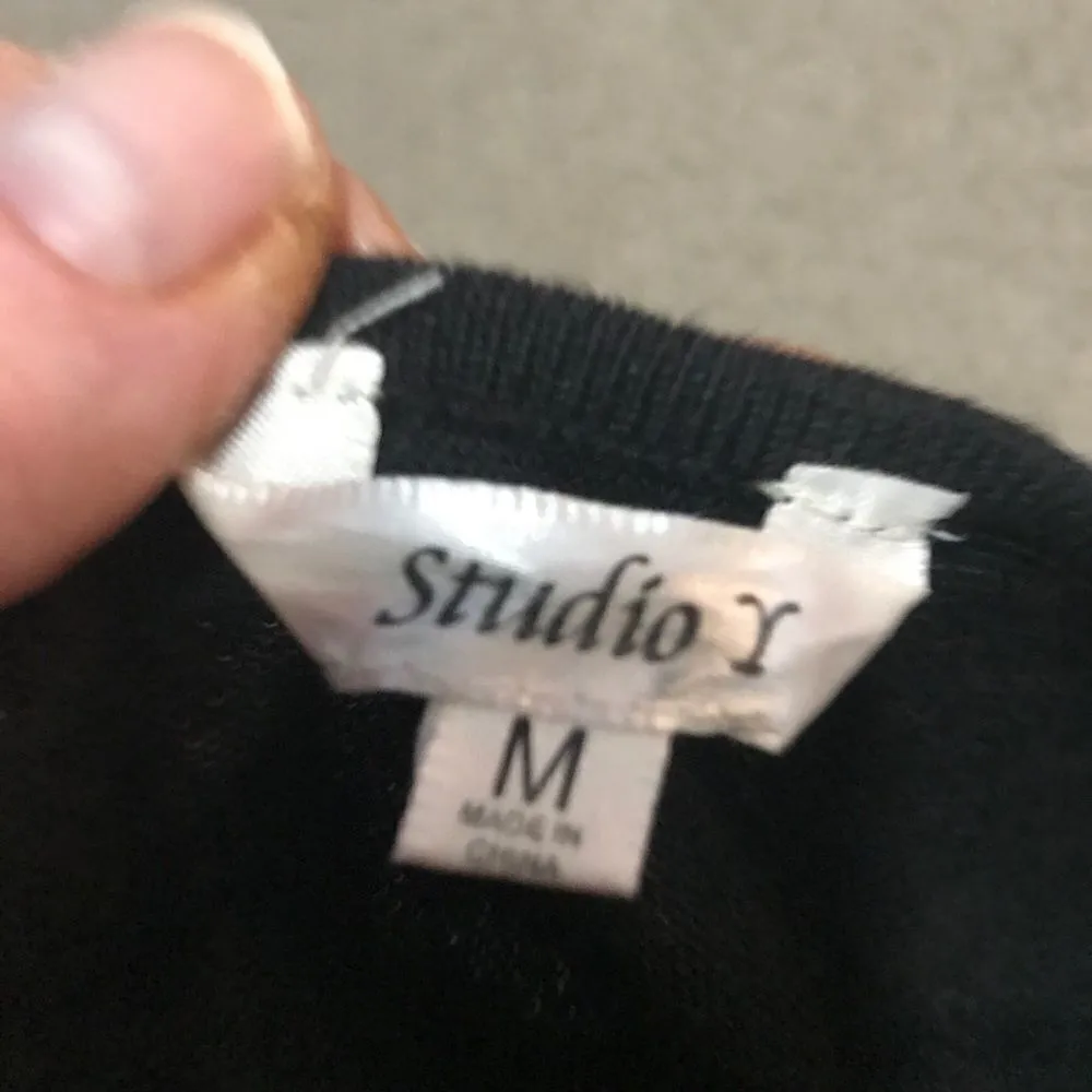 Studio Y size medium black knit pull over silver - Image 11
