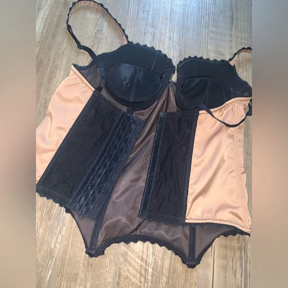 Victoria’s Secret very sexy satin lace corset - Image 8