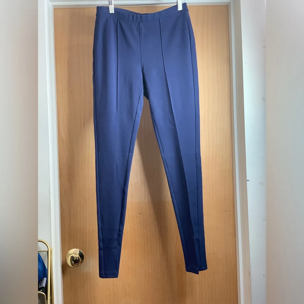 Simply Vera Women's Navy Pintuck Pants.   Size-Small - Image 2