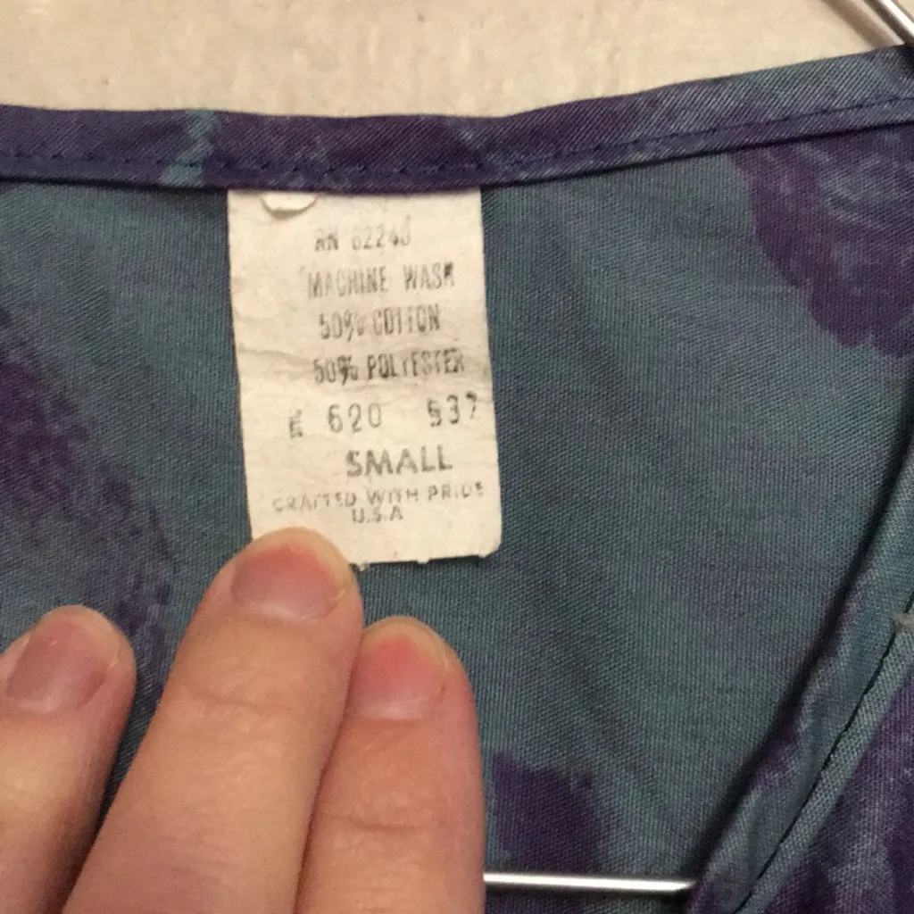 Vintage S USA Made Blue Purple Flowers Pearl Snap Button Sleeveless House Coat - Image 3