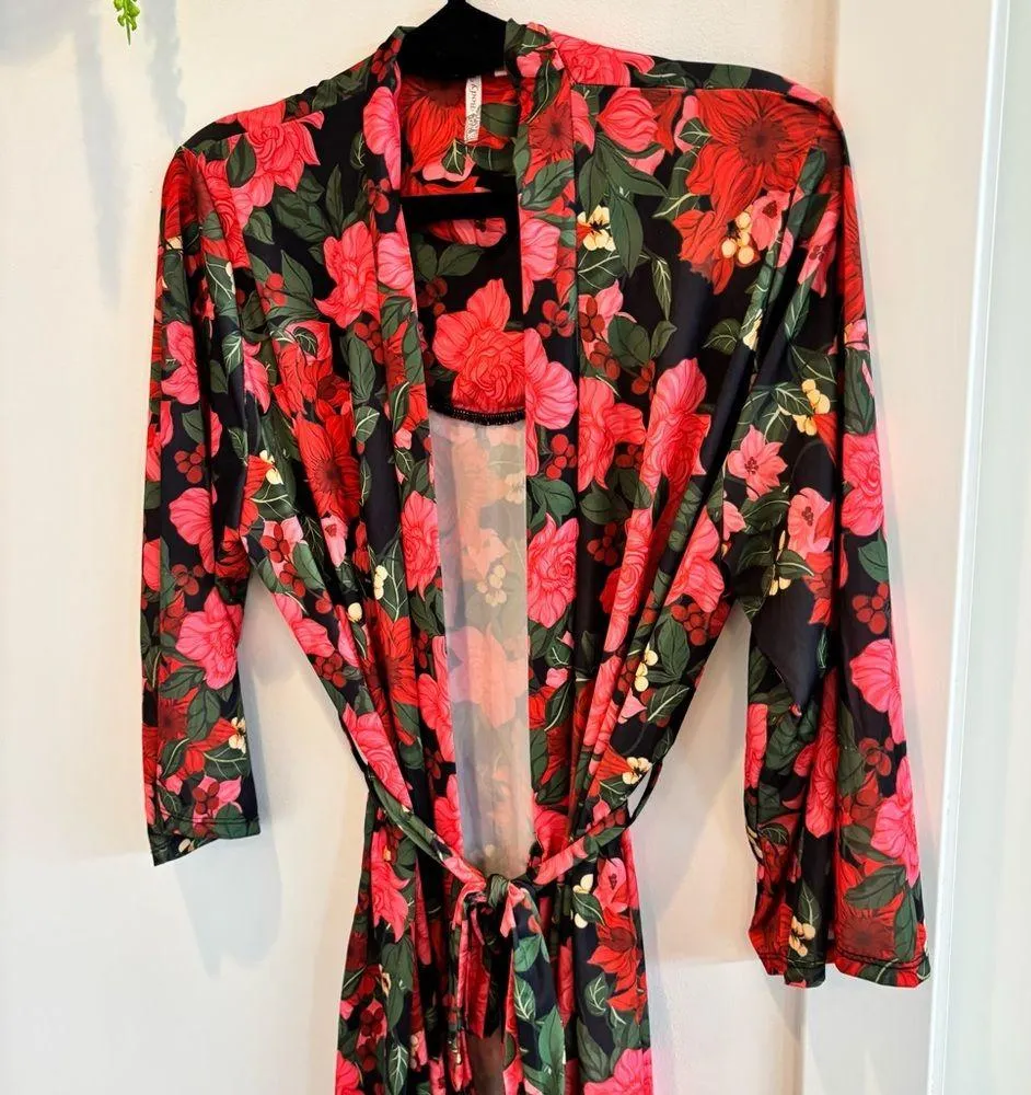 Body Touch Women's Red Floral Black Lace Silky Robe & Mini Slip Set Size Medium - Image 7