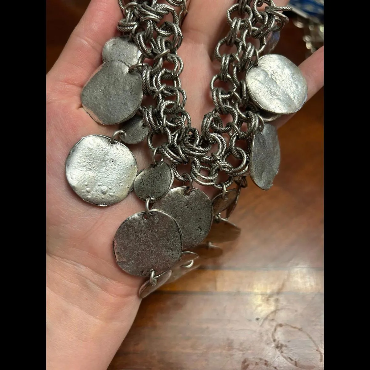 Very large chunky jewelry silver tone chickos fashion jewlery necklace - Image 4