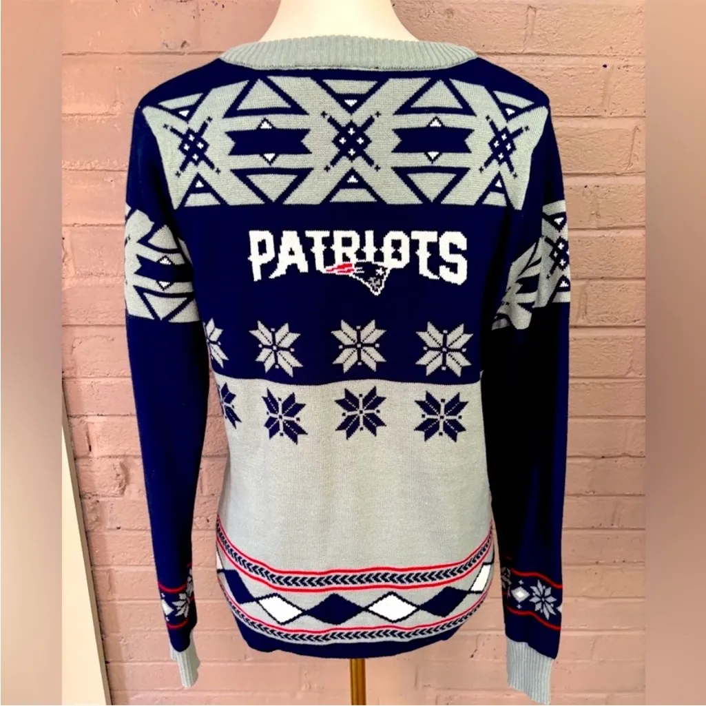 $25 was $32 NFL V-Neck New England fair isle sweater Sweater Blue and Gray small - Image 4