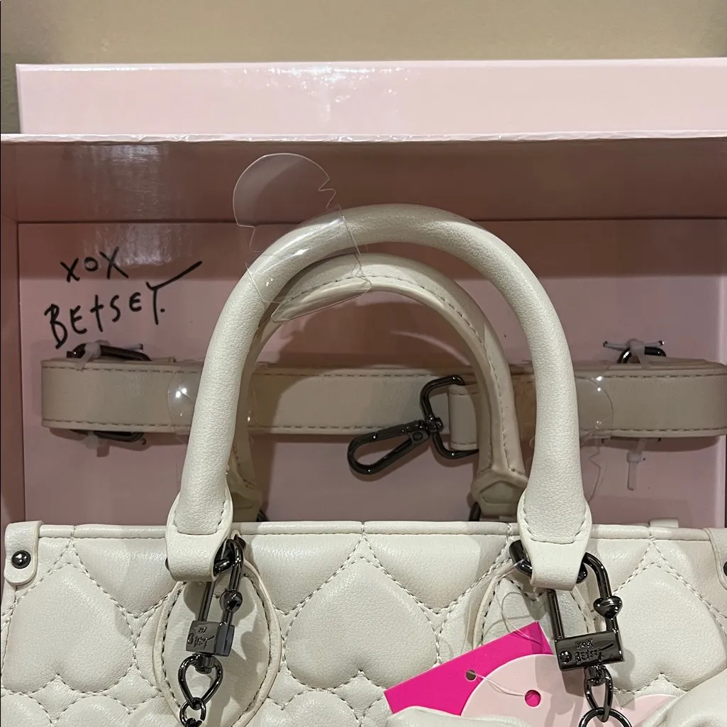 Betsey Johnson | “XO Roxie” w/ Crossbody & 2 Bag Charms (includes gift box) - Image 6