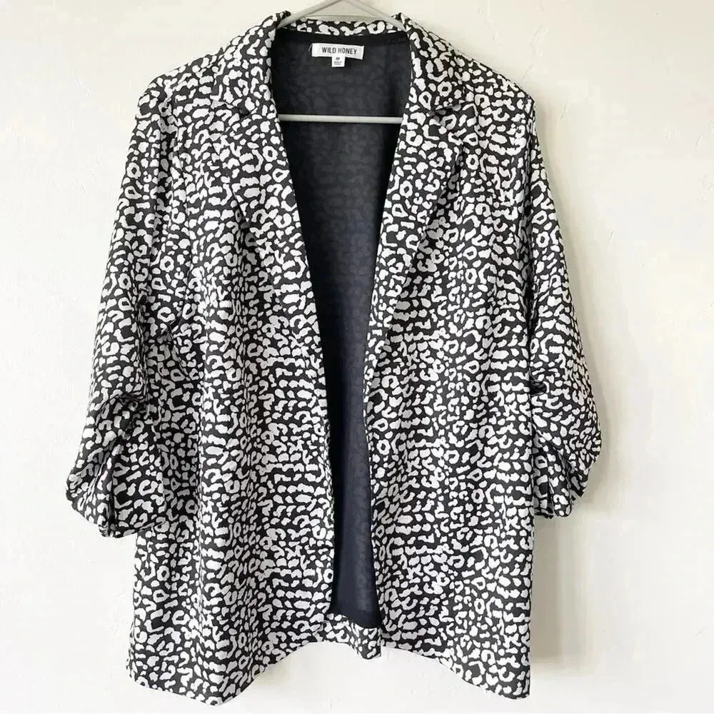 VICI  Resilient Leopard Blazer Medium EUC - Image 3