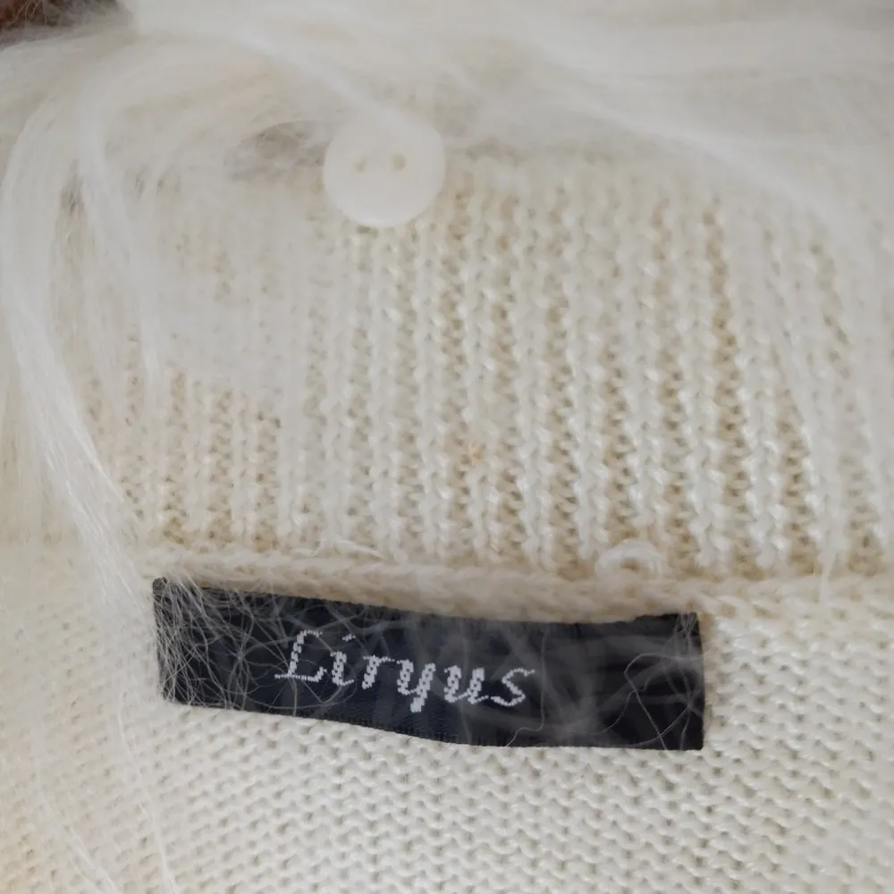 Elegant M Cable Knit Cream Cardigan Sweater with Alpaca Fur Collar Size M - Image 11