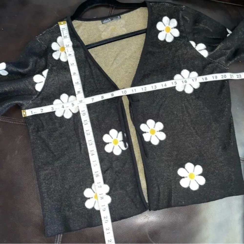 Nikki daisy sweater cropped tie front Cottage core Cardigan sz X - Image 6