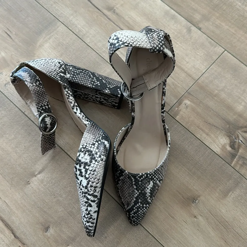 4/$25 Charlotte Russe Snake Python Print Block Heel Pointy Pumps Sz 10 - Image 3