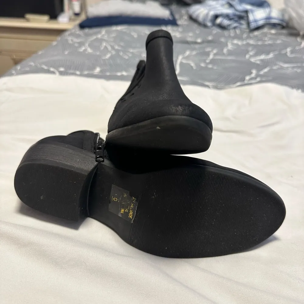 Soda Womens  Stacked Block Heel Ankle Booties - Image 5