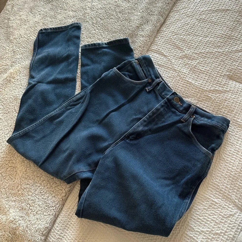 Vintage Wrangler MS100NV denim jeans, dark wash boot cut/straight leg distressed - Image 3