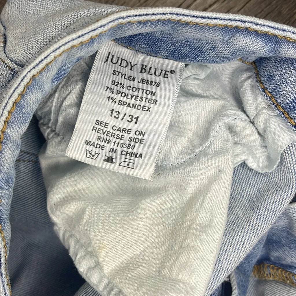 Judy Blue Boyfriend Fit Light Wash Distressed Stretch Jeans Size 13/31 JB8878‎ - Image 5