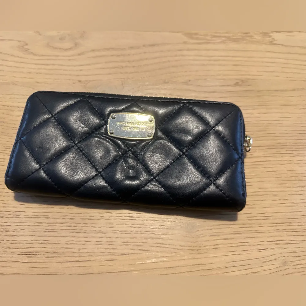 Michael Kors black wallet - Image 2