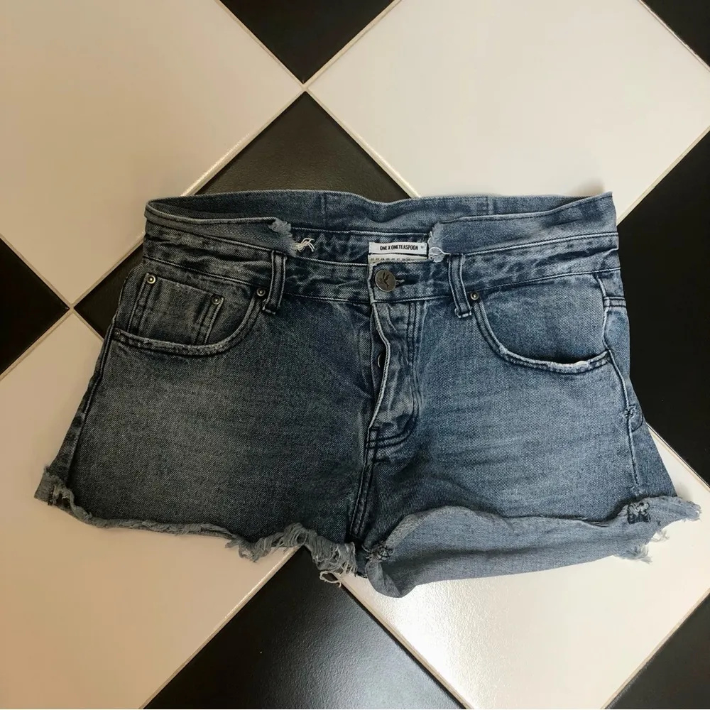 One Teaspoon Bandits Jean Shorts Raw Hem Relaxed Fit High Rise Twisted Cuff 29 - Image 4