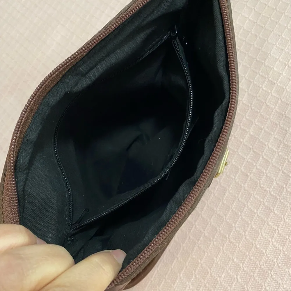 Liz Claiborne Medium Brown Crossbody with Dark Brown Trim and Two Twillies EUC - Image 12