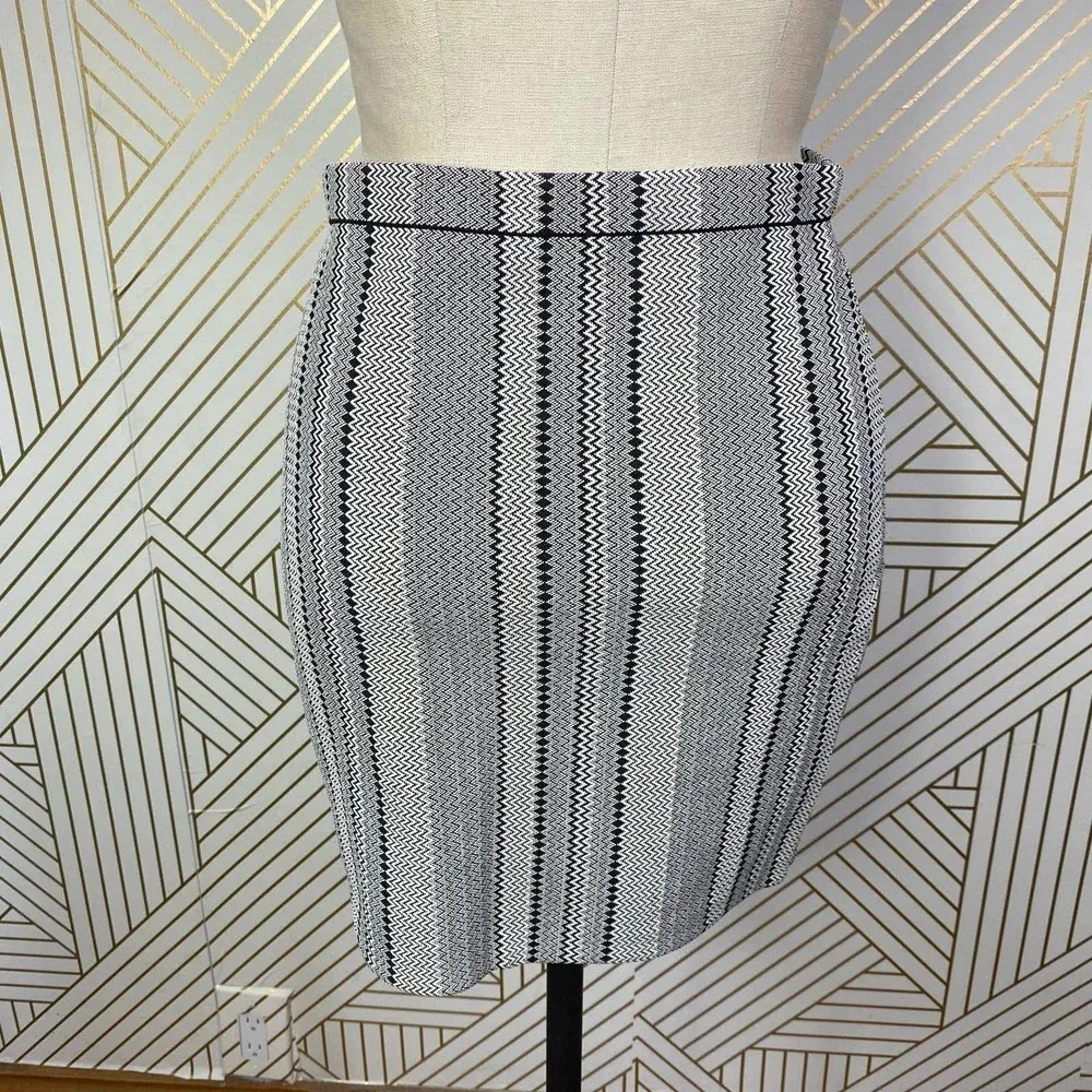 Theory Nellida Zig-Zag Stripe Mini‎ Knit Skirt in Black & Cream Size US Small - Image 9