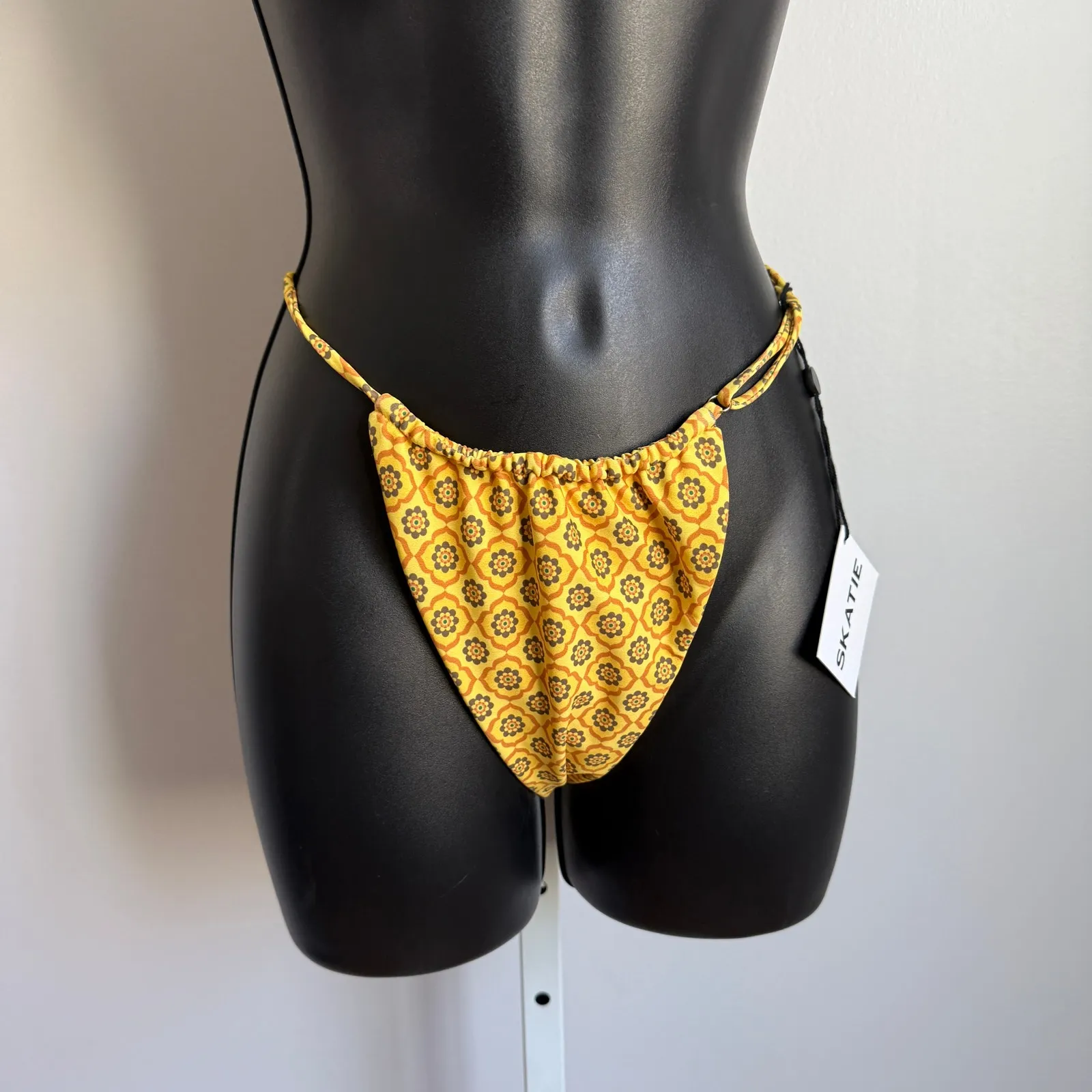 SKATIE Bikini Bottoms sz M Yellow Floral Tile‎ Print Sustainable Swimwear NWT - Image 2