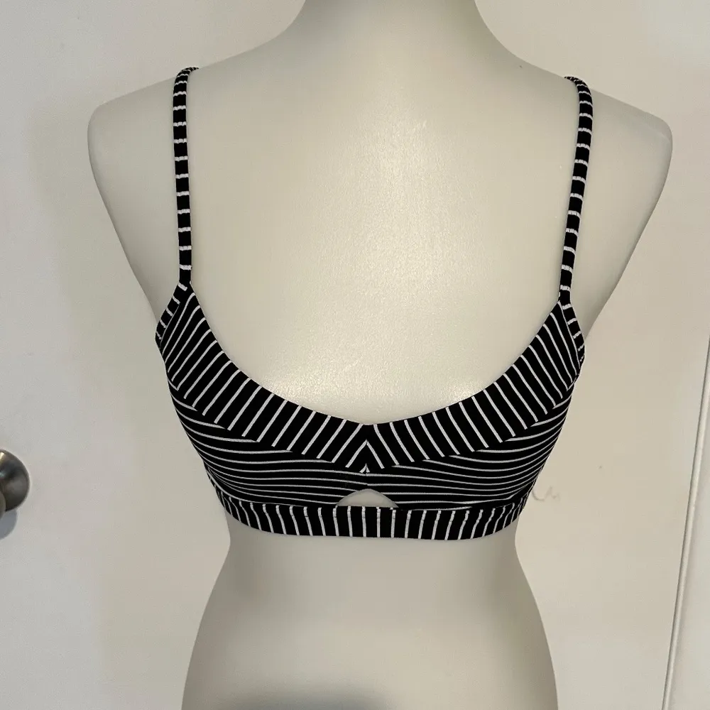 Lululemon Deeper‎ Breath Bra Size 2. - Image 3