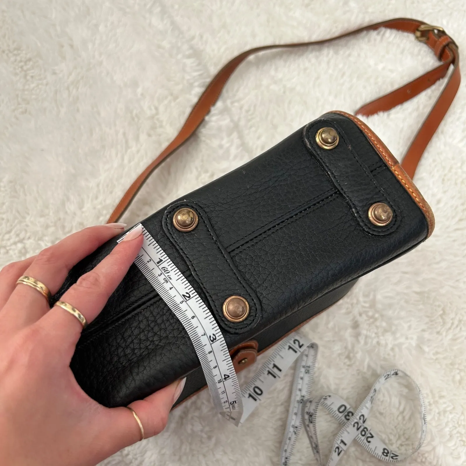 Vtg Dooney & Bourke Essex Black Crossbody All Weather Leather Heritage Made USA - Image 4