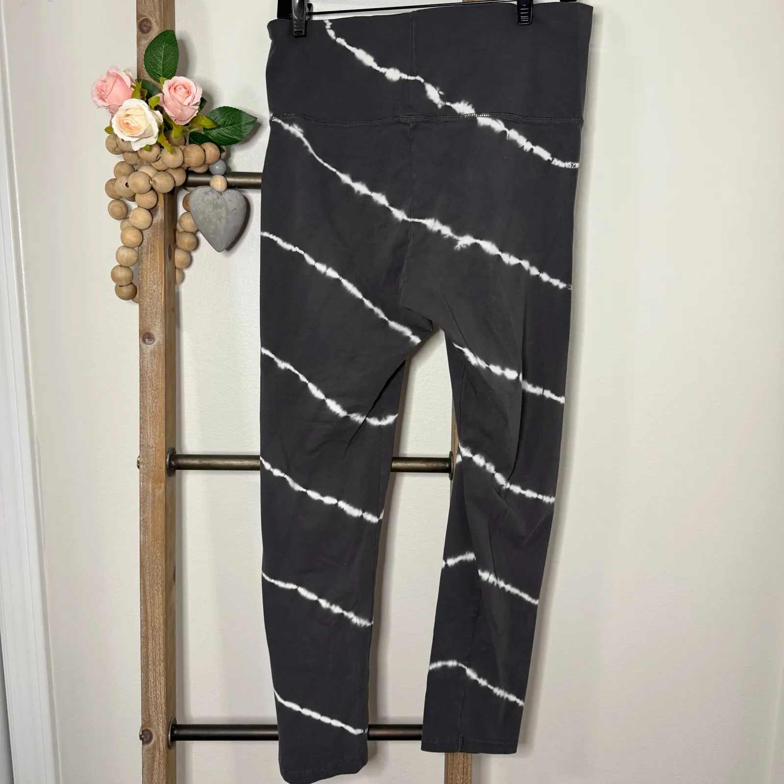 Aerie Gray White Stripe Leggings‎ Size Large - Image 6