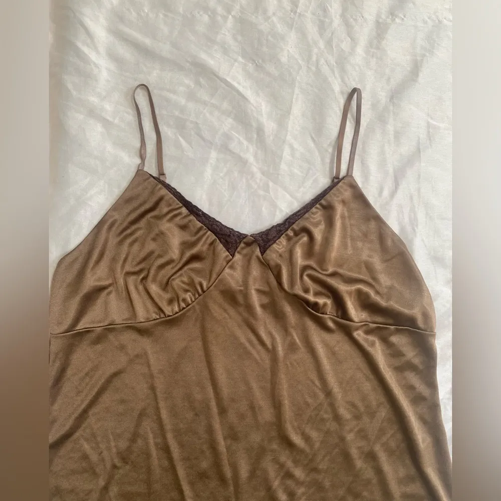 Y2K brown slip top with crochet trim - Image 4