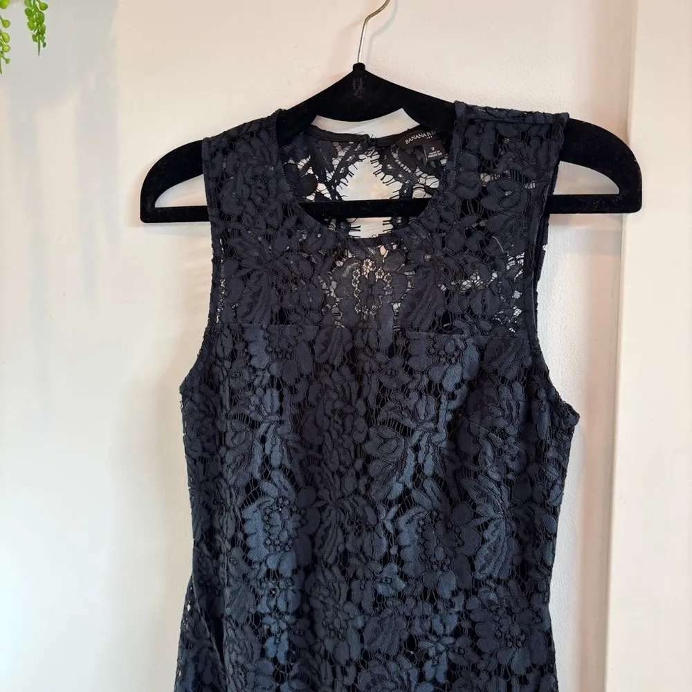 Banana Republic Navy Blue Lace Sheath Dress Sleeveless size 2 - Image 3