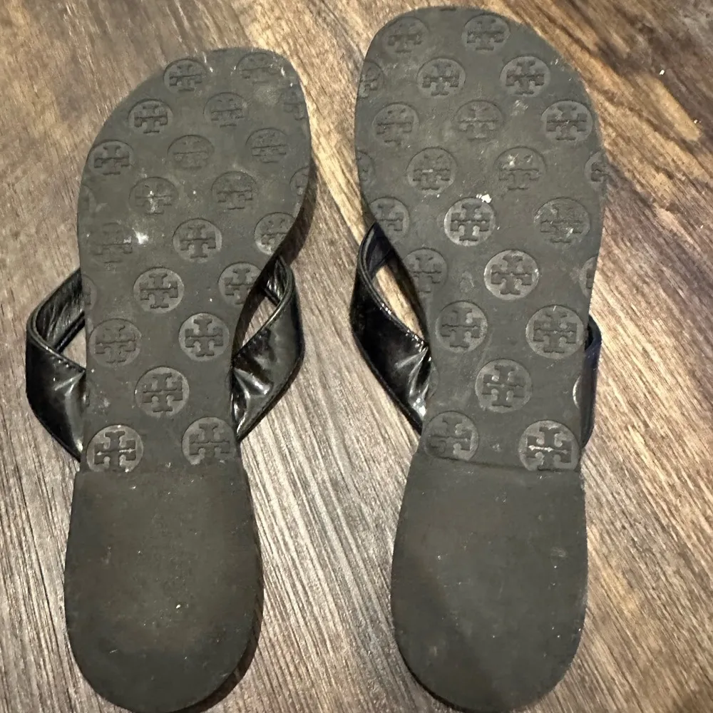 Tory Burch Monroe Leather Thong Flip Flop - Image 7