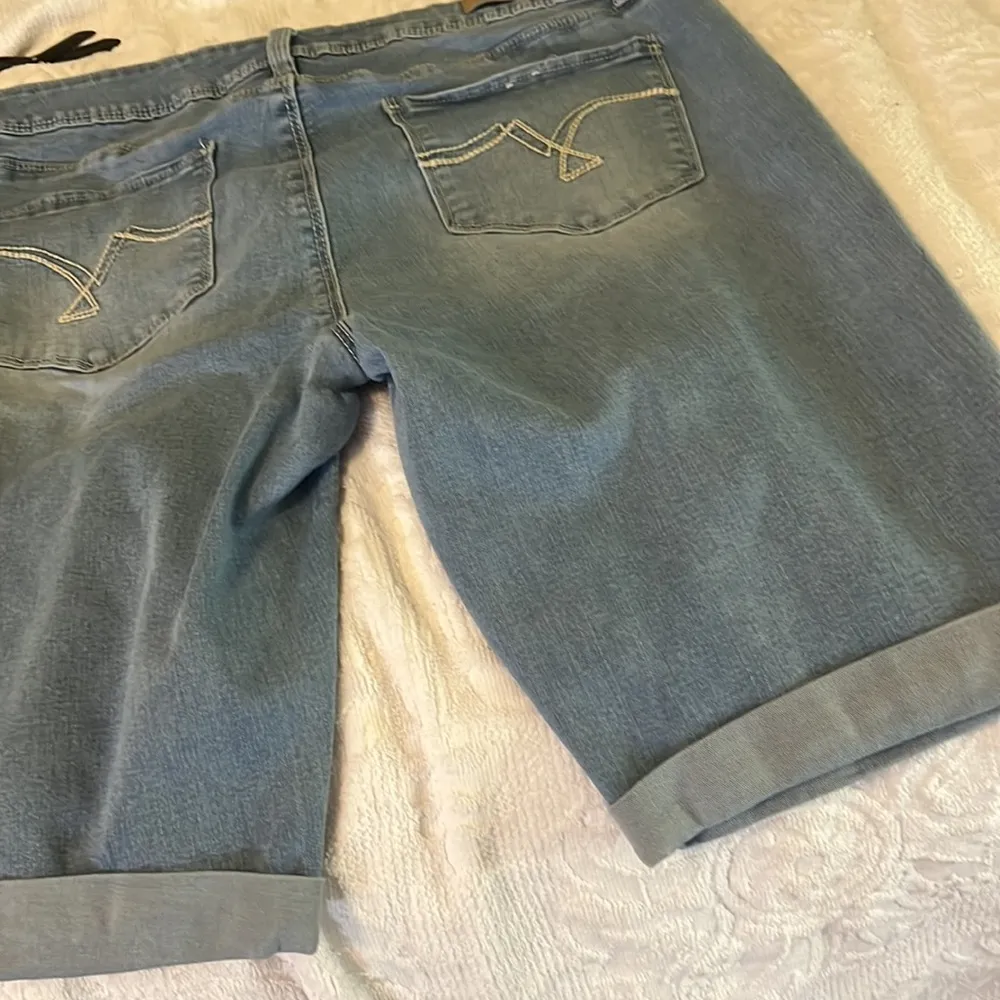 Ladies denium shorts Sz 15 by YMI Luxe - Image 6