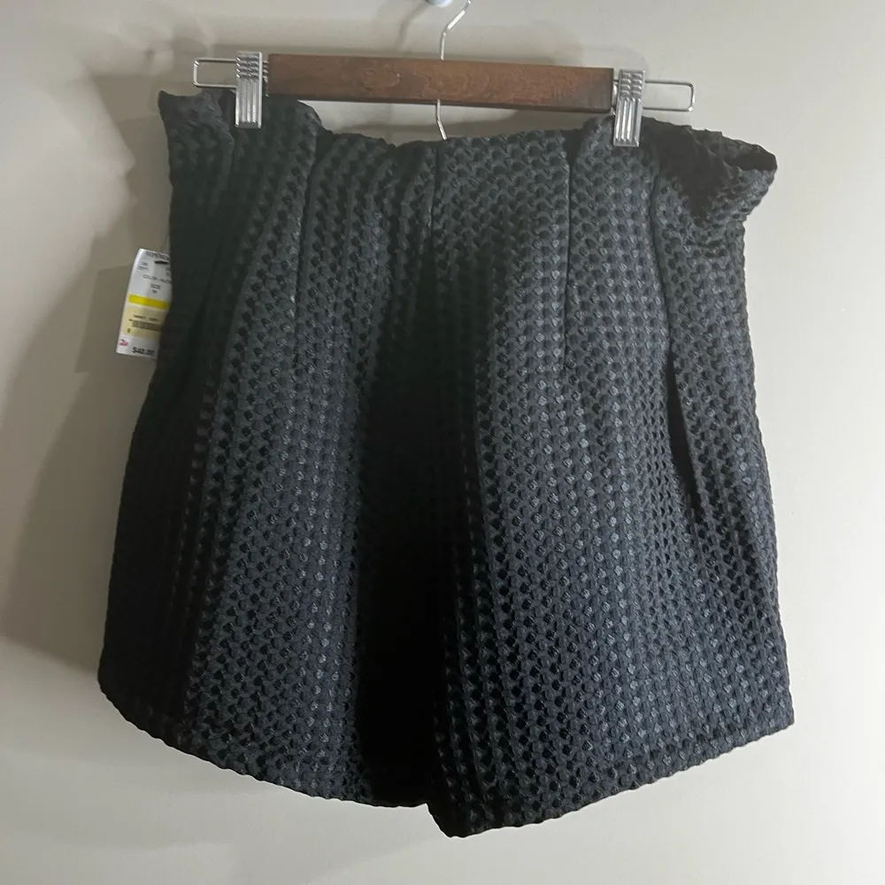NWT fashion union shorts size med - Image 2