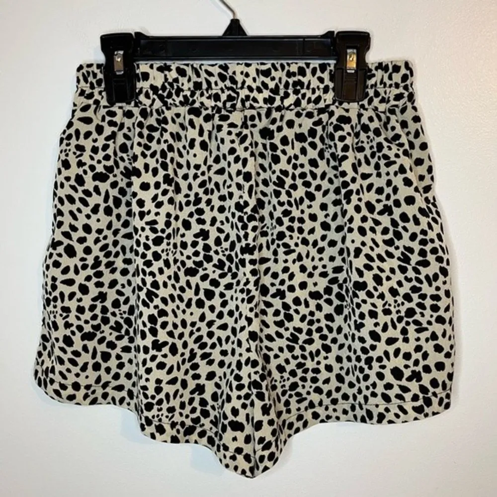 Women’s Tan and Black Animal Print Pull On Shorts Size Medium - Image 2