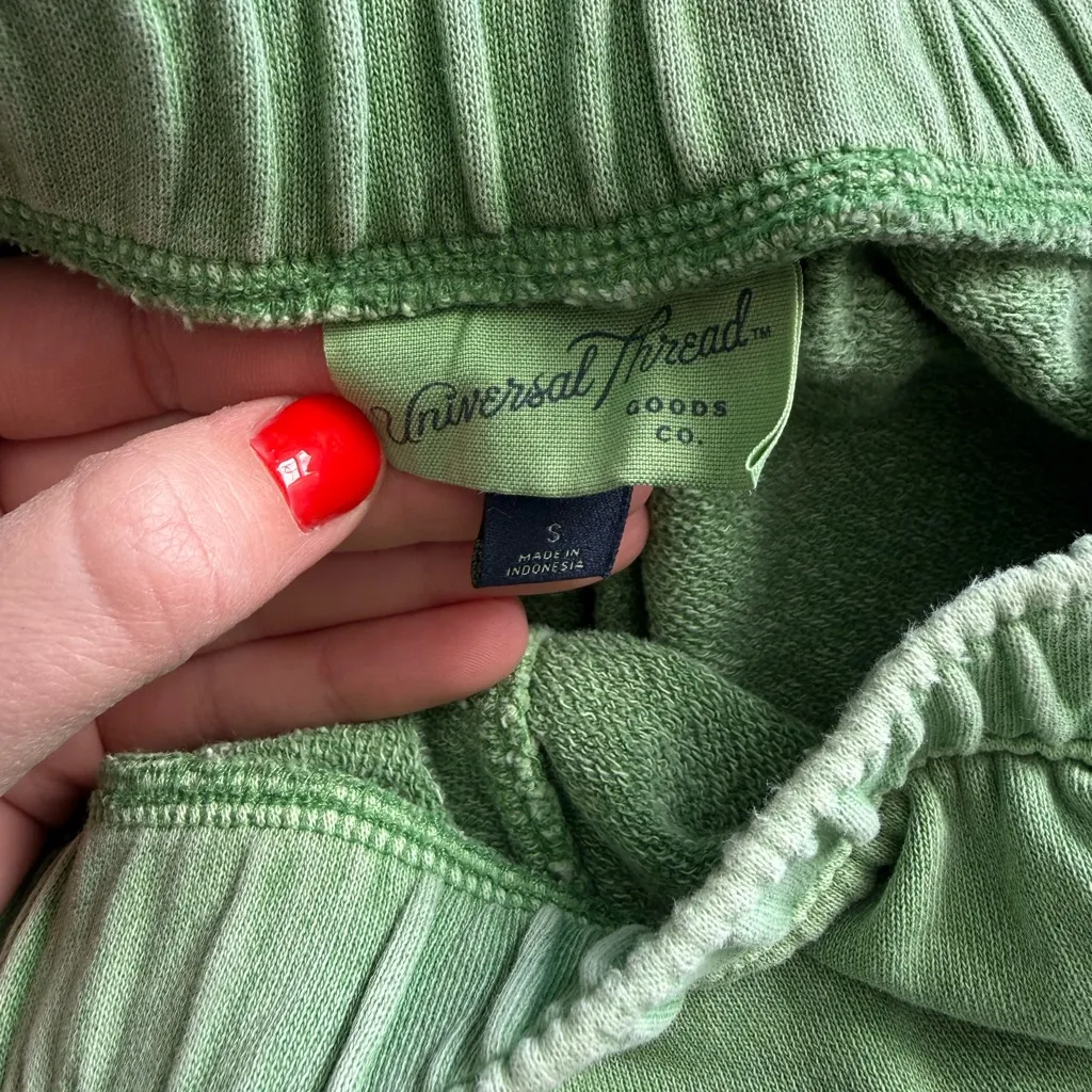 Green sweat shorts - Image 3