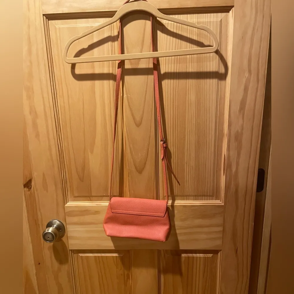 Universal Thread Coral soft crossbody purse. Used in great condition - Image 4