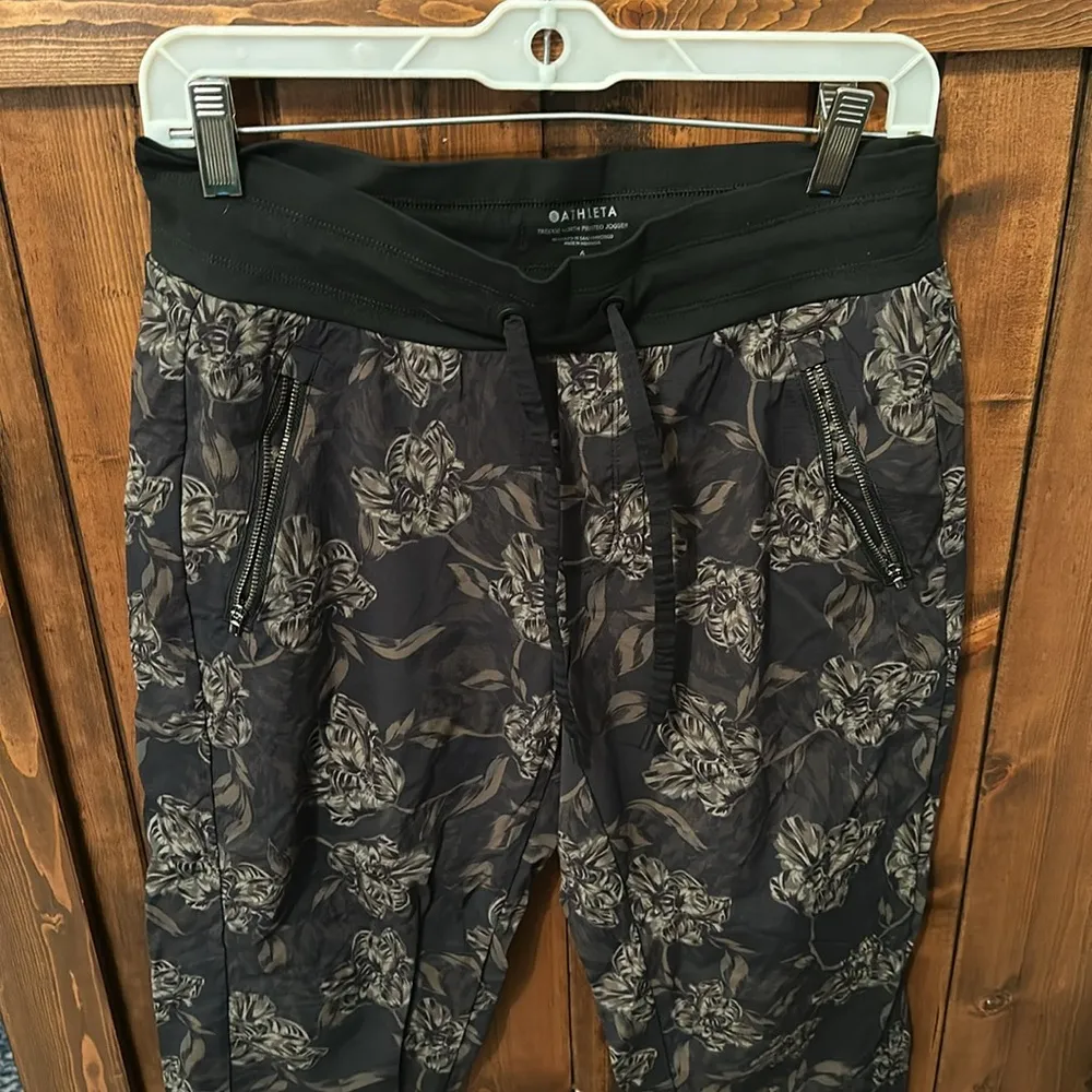 Athleta Trekkie North Printed Jogger Pants Green Floral Print, Size 6 - Image 4