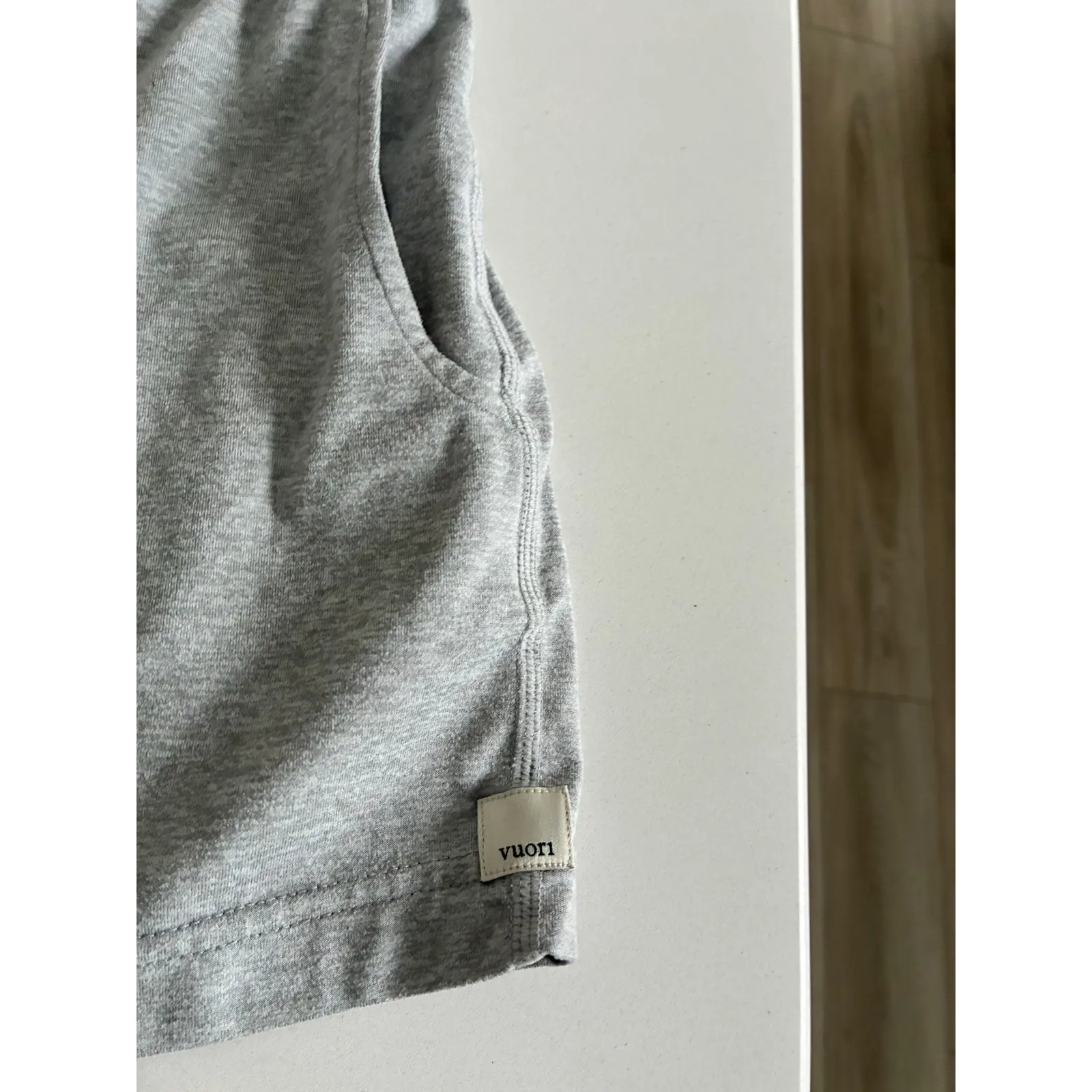 Vuori Halo Performance Womens Gray Pocket Drawstring Sweat Shorts Lounge XL - Image 3