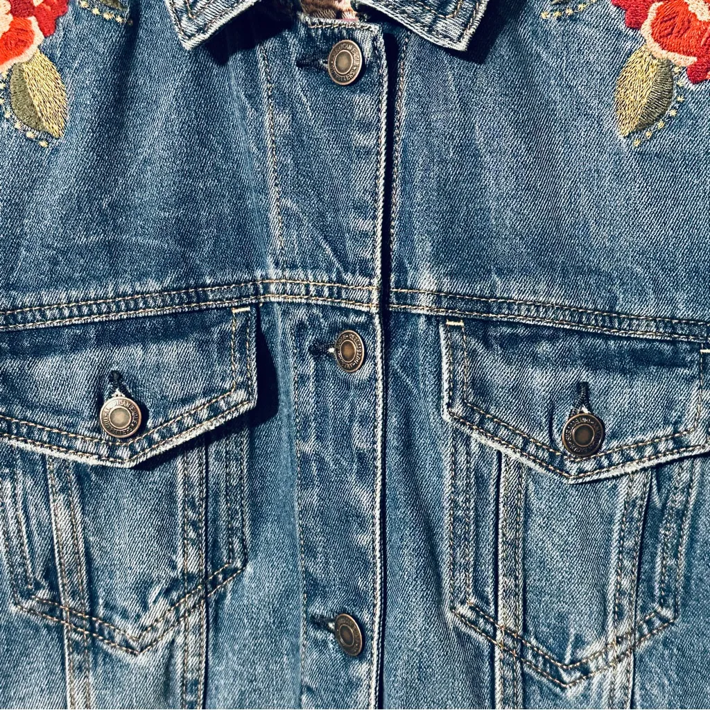 AE Oversized Denim Jacket with Large Red Floral Embroidery Size M - Image 9