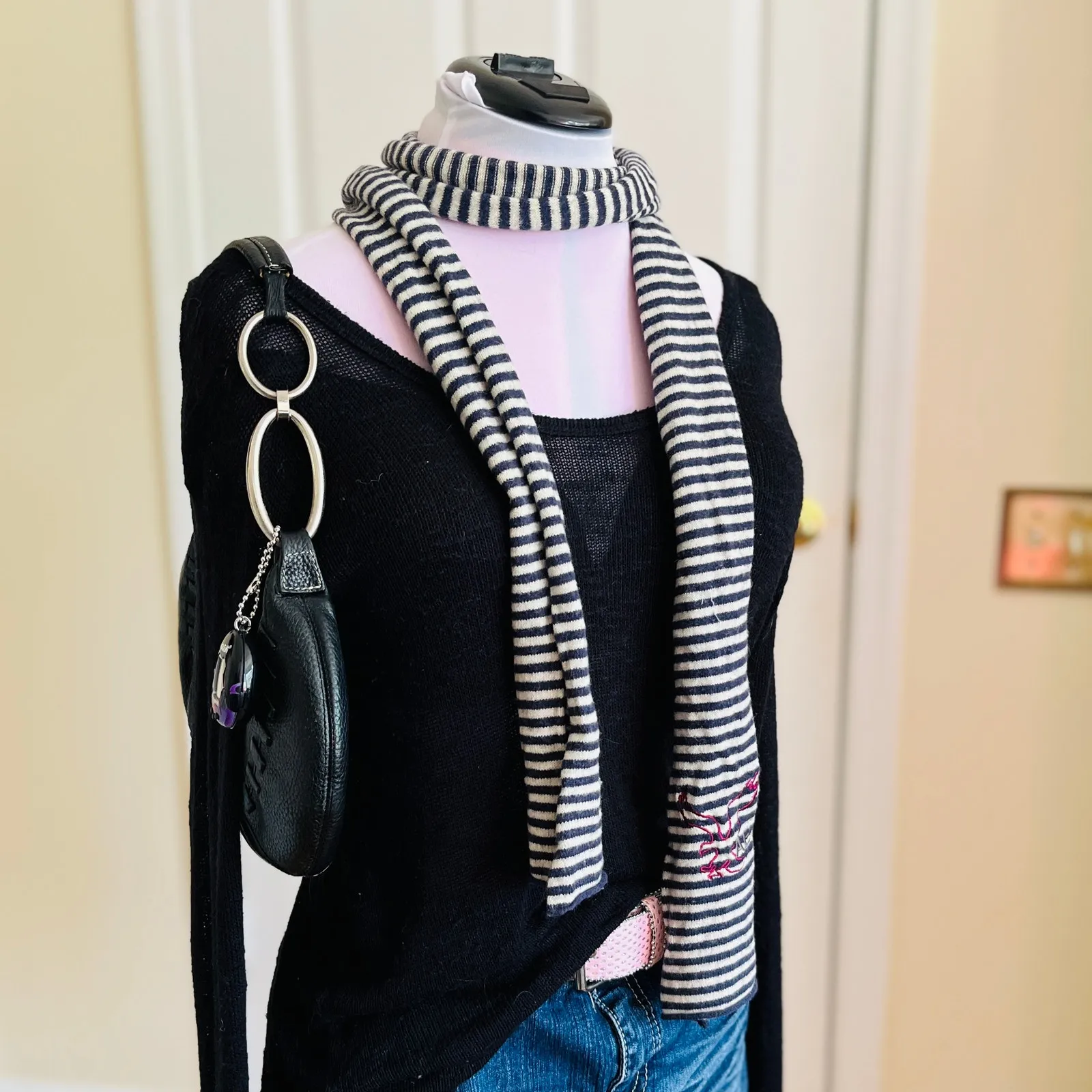 VTG Y2K American Eagle Outfitters | Navy Blue + White Pinstripe Scarf | Logo - Image 2