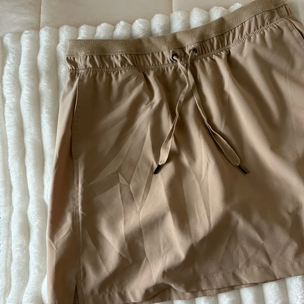 GreenTea Beige Tennis Skirt Tan Size M - Image 2