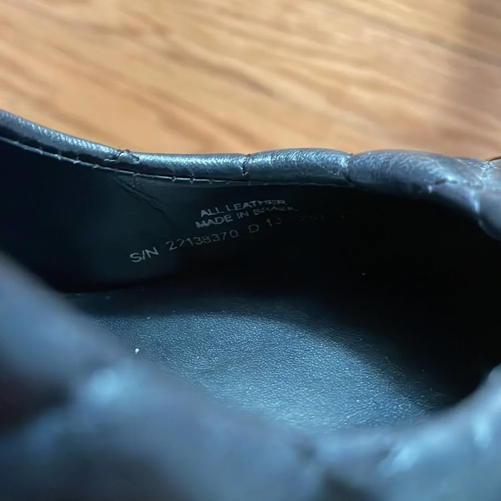 Tory Burch Kaitlin black quilted monogram gold cap toe leather wedges size 7 - Image 13