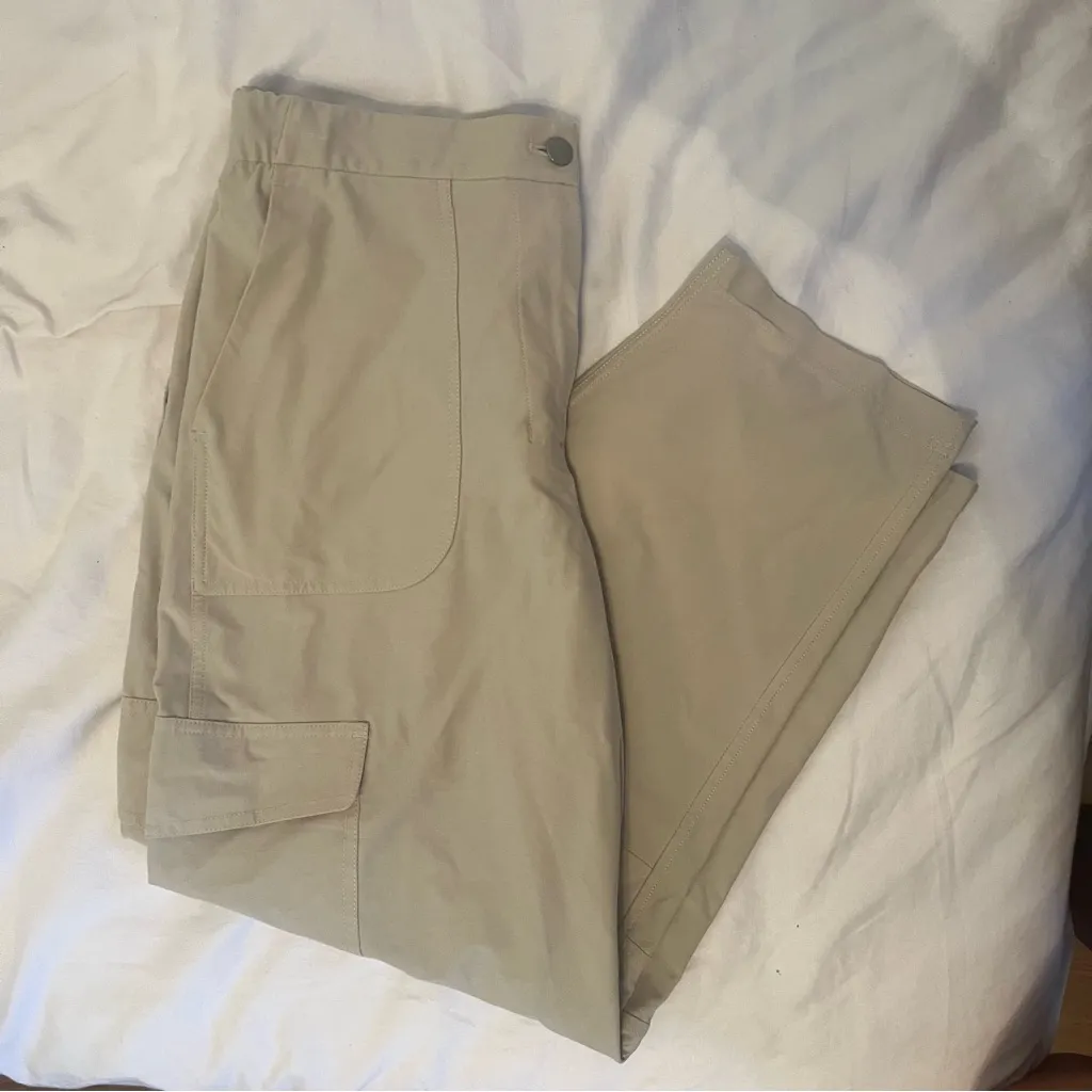 Lululemon light utilitech Cargo Pocket High Rise Barrel Leg Pants - Image 2