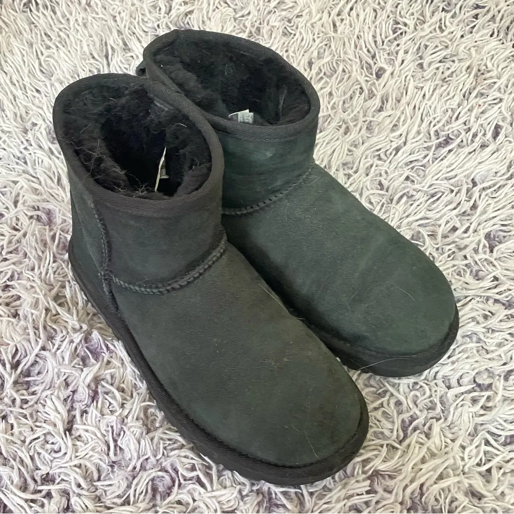 UGG Women’s Black Classic Mini 2 Fur Lined Boot Size 5 - Image 3