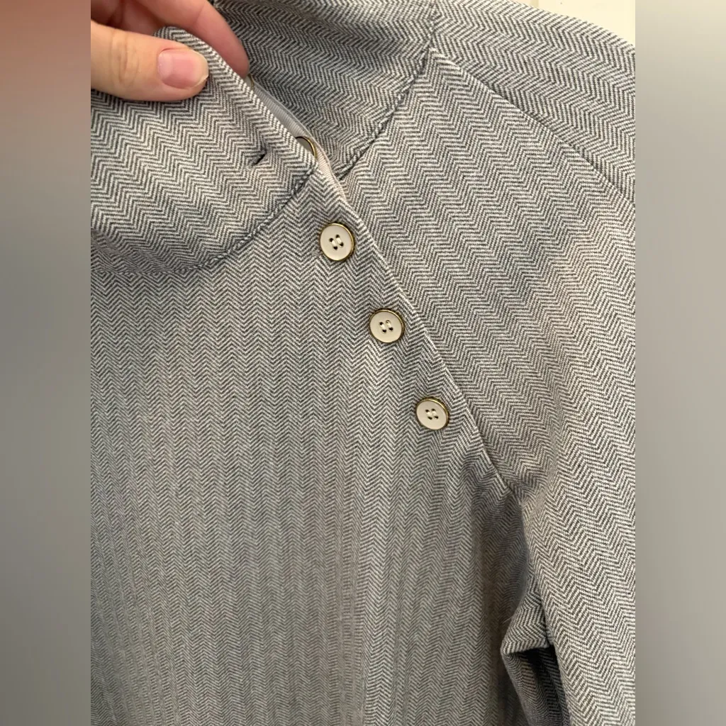 J. McLaughlin Marisa Funnel Neck Fleece Size Large in Gray - Image 4