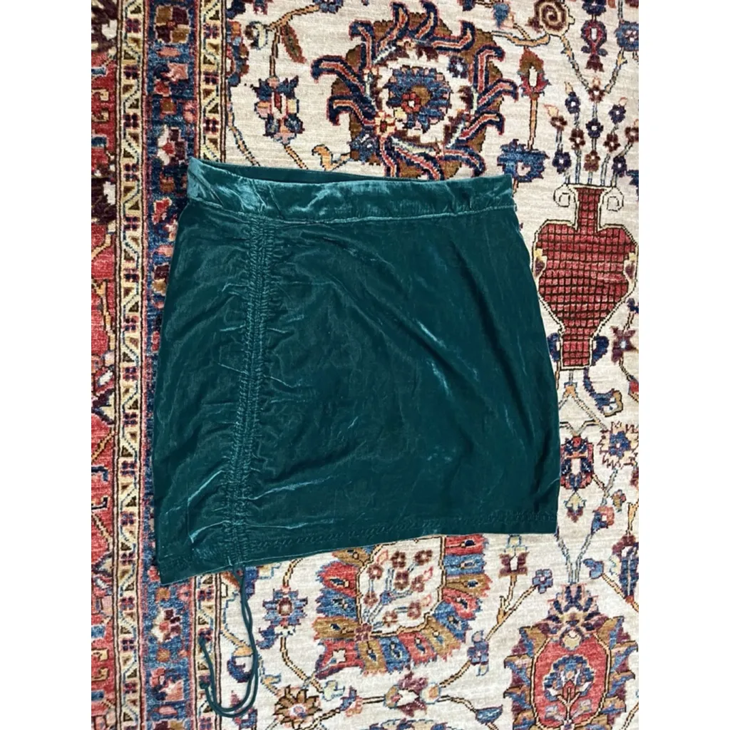 Womens Free People Holiday Green Velvet Mini Skirt Size 4 - Image 9