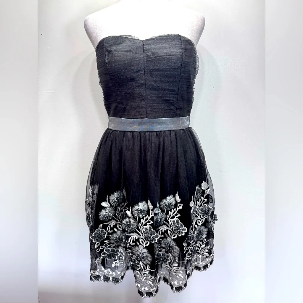 Black Mesh Overlay Silver Metallic Embroidered 3D Flowers Formal Party Dress - Image 3