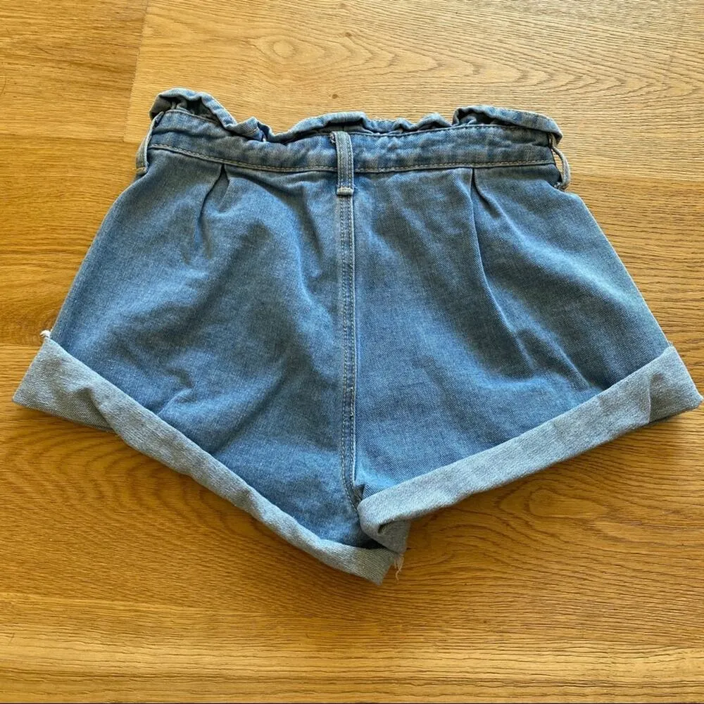 Boohoo - Paper bag Denim Shorts in Blue - Image 2
