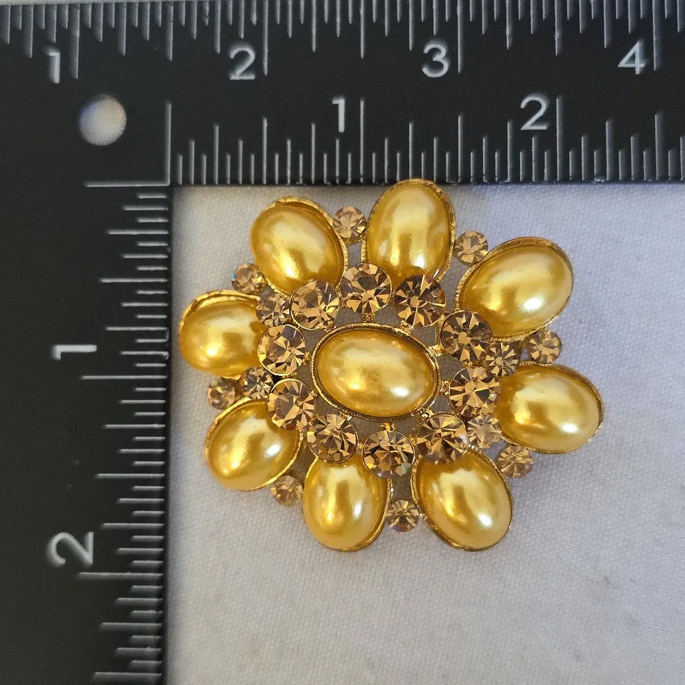 Gold Brooch Pin Silver Gold Pearls and Rhinestones - Image 6