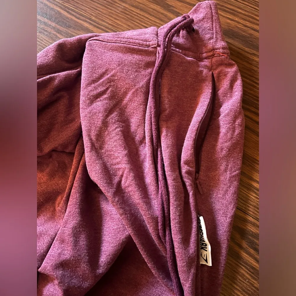 Women’s maroon gymshark pants - Image 2