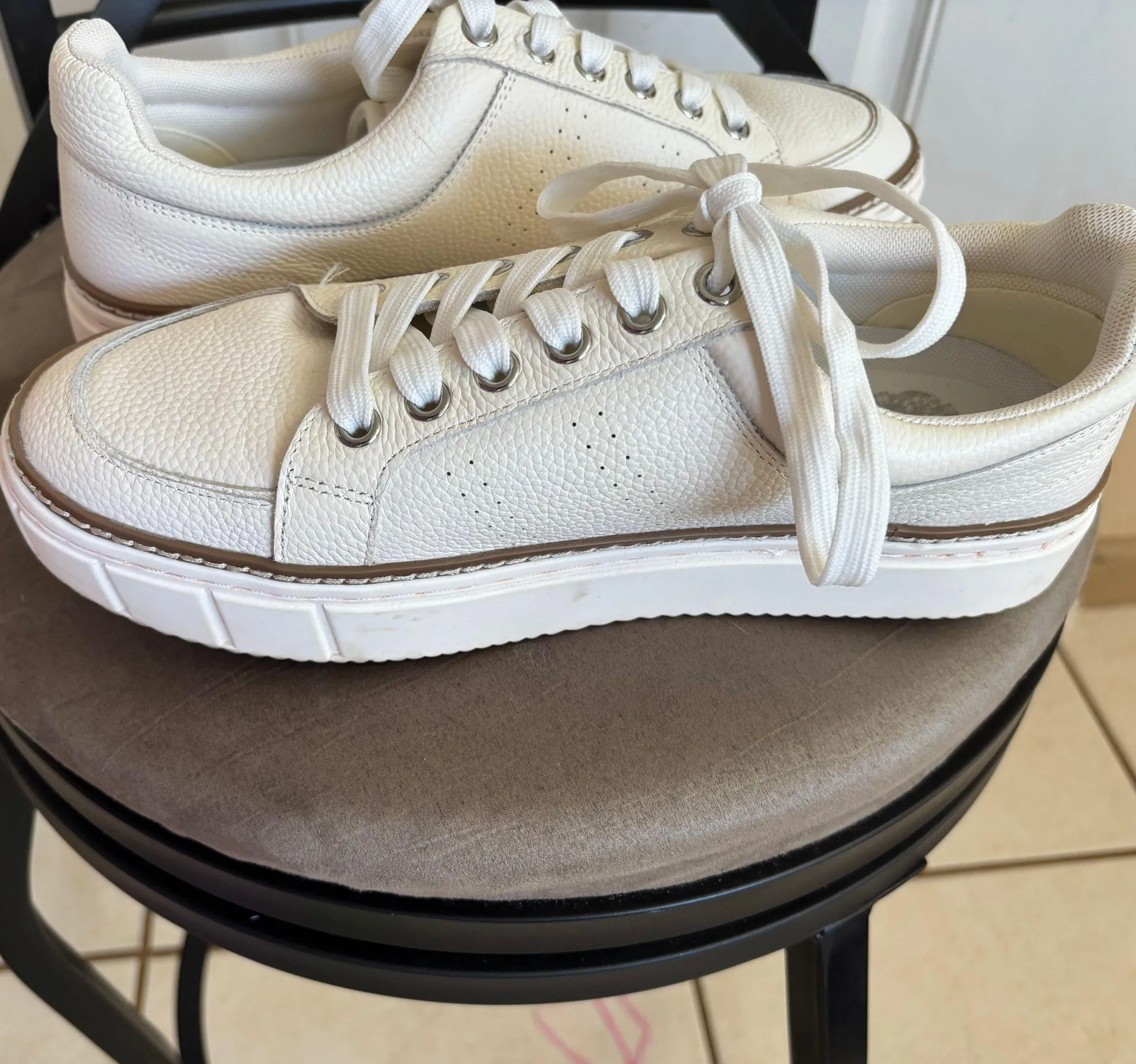 9m  Sneakers - Image 4