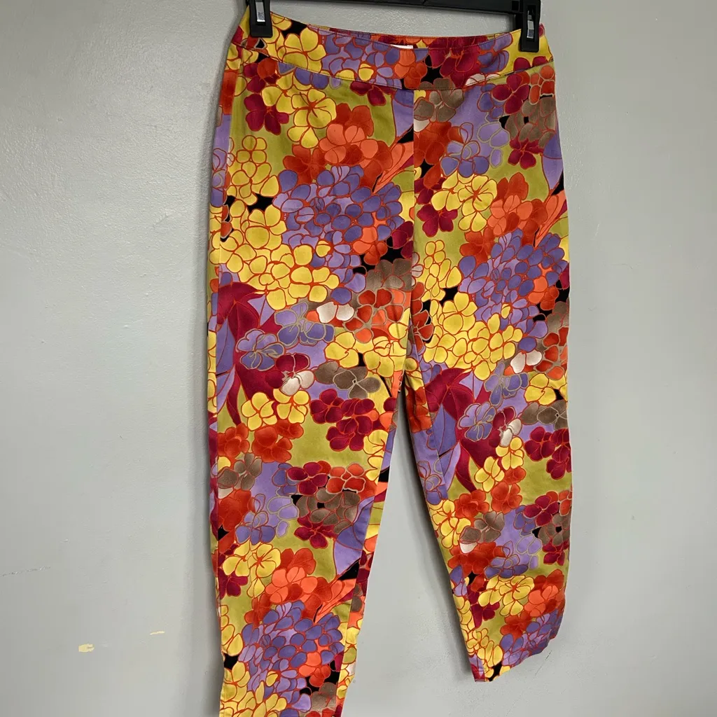 Floral Print Women's Capri Pants - Image 2