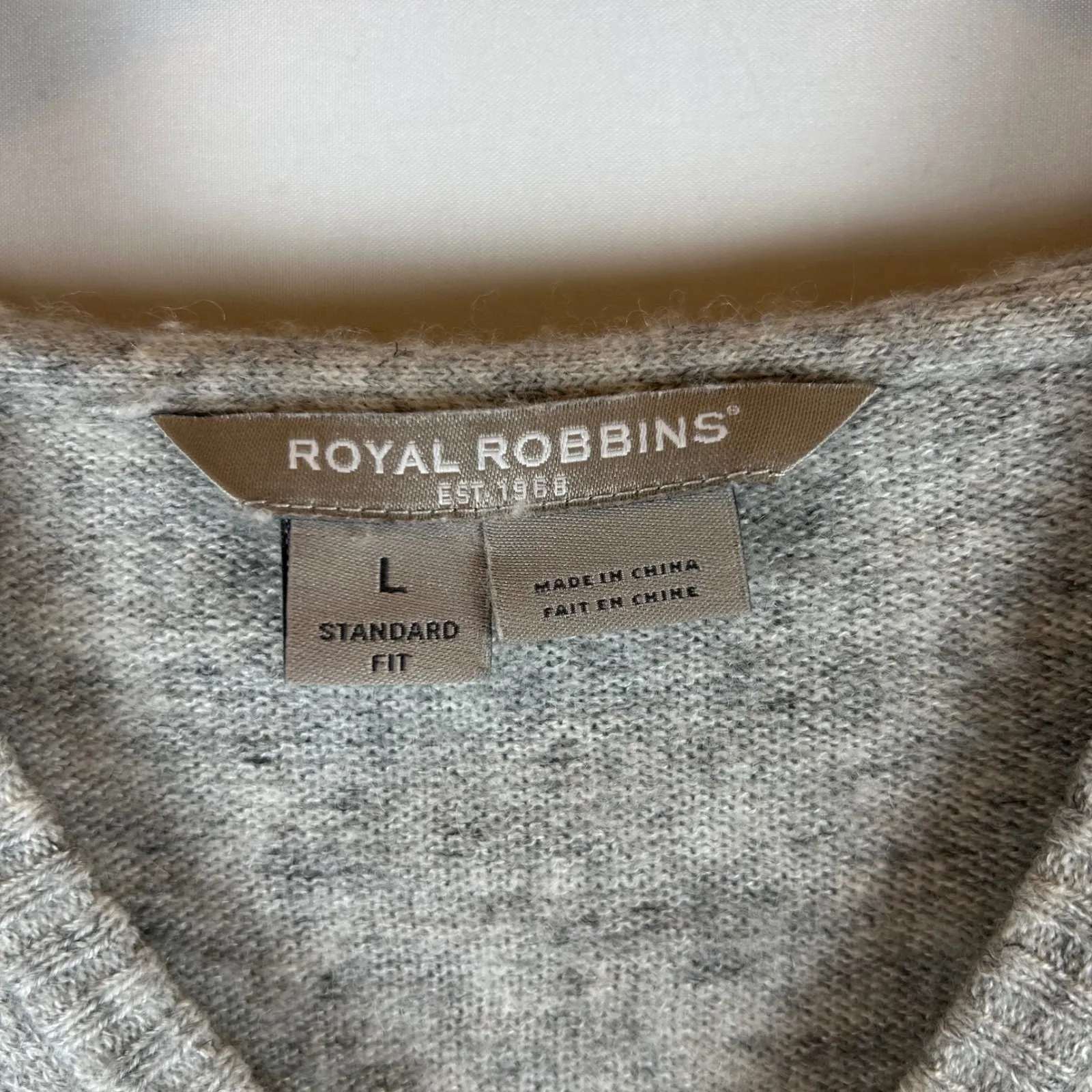 Royal Robbins V-Neck Gray Wool Blend Sweater Lightweight Womens Size L - Image 3